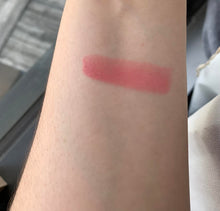 Load image into Gallery viewer, Moisturizing Lipstick